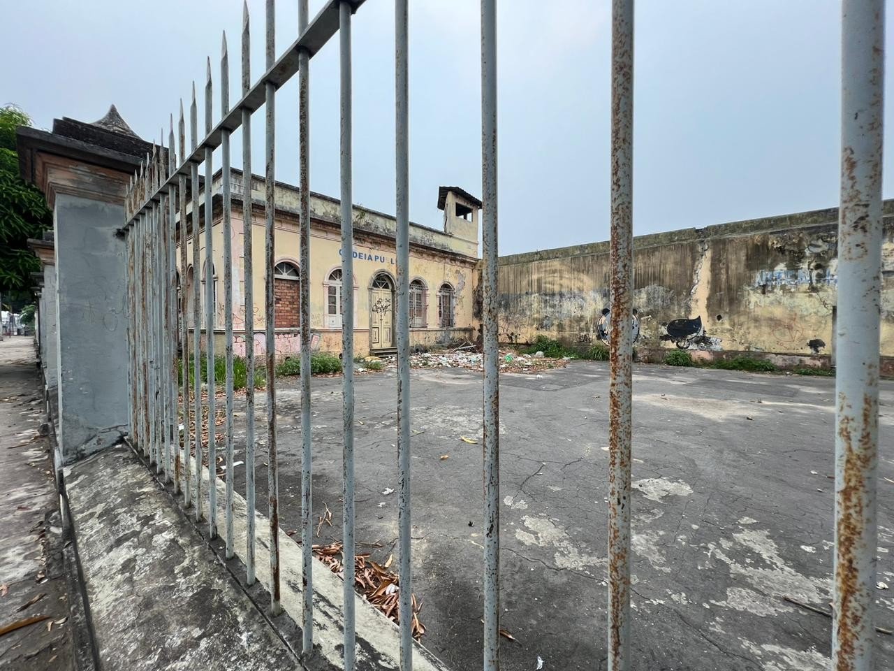 Antiga Cadeia Pública de Manaus: Abandono e Esperança de Restauração