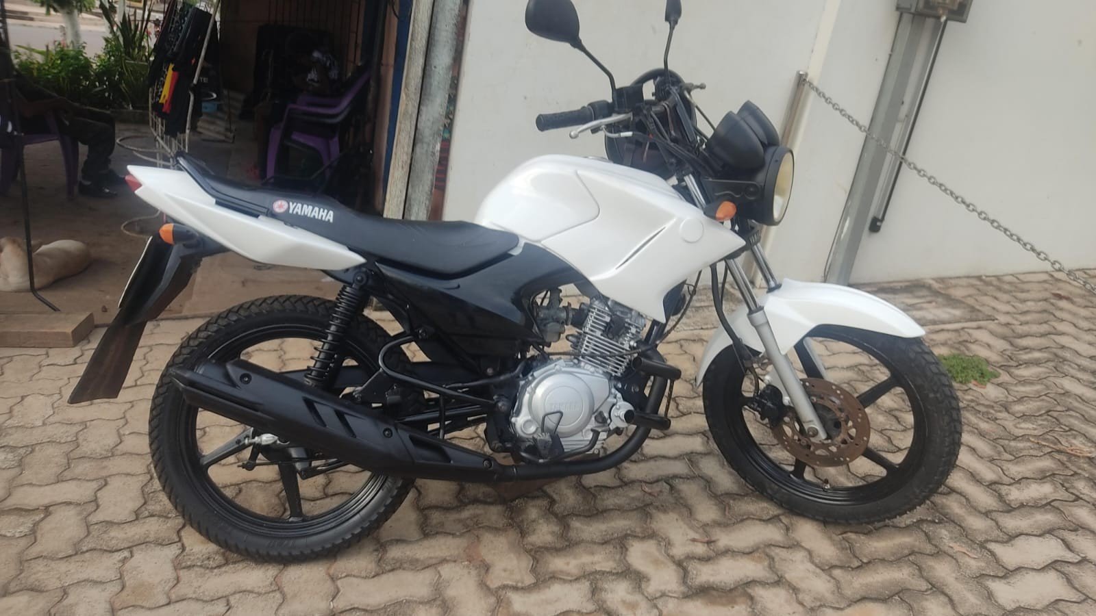 Furto de Motocicleta em Santarém: Câmeras Registram Ação Criminosa