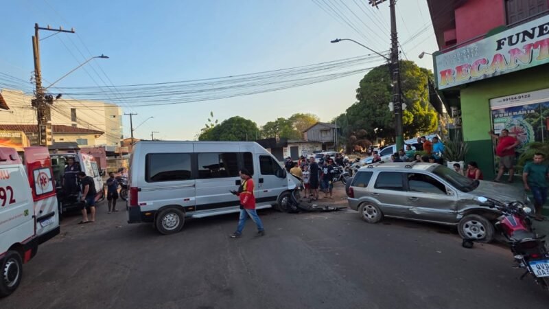 Acidente em Santarém: Quatro Feridos em Colisão com Van, Carro e Moto