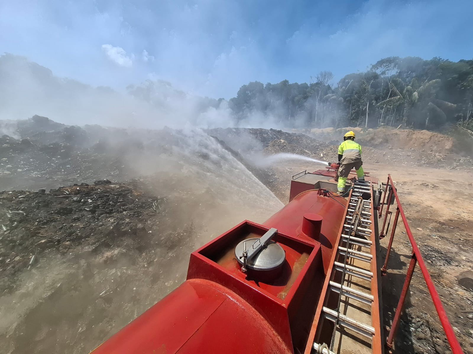 Defensoria Pública Solicita Fechamento de Lixão em Iranduba Após Incêndio Prolongado