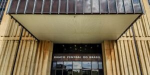 Banco Central reduz taxa Selic para 13,75% ao ano em meio a incertezas globais