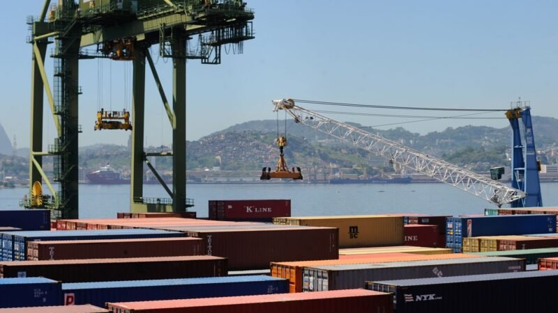 Superávit Comercial Brasileiro Atinge US$ 7,4 Bilhões em Agosto de 2025
