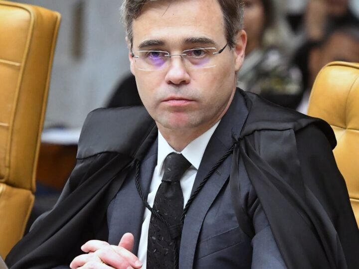 Mendonça Propõe Análise de Diálogos Envolvendo Vorcaro e Moraes pelo STF