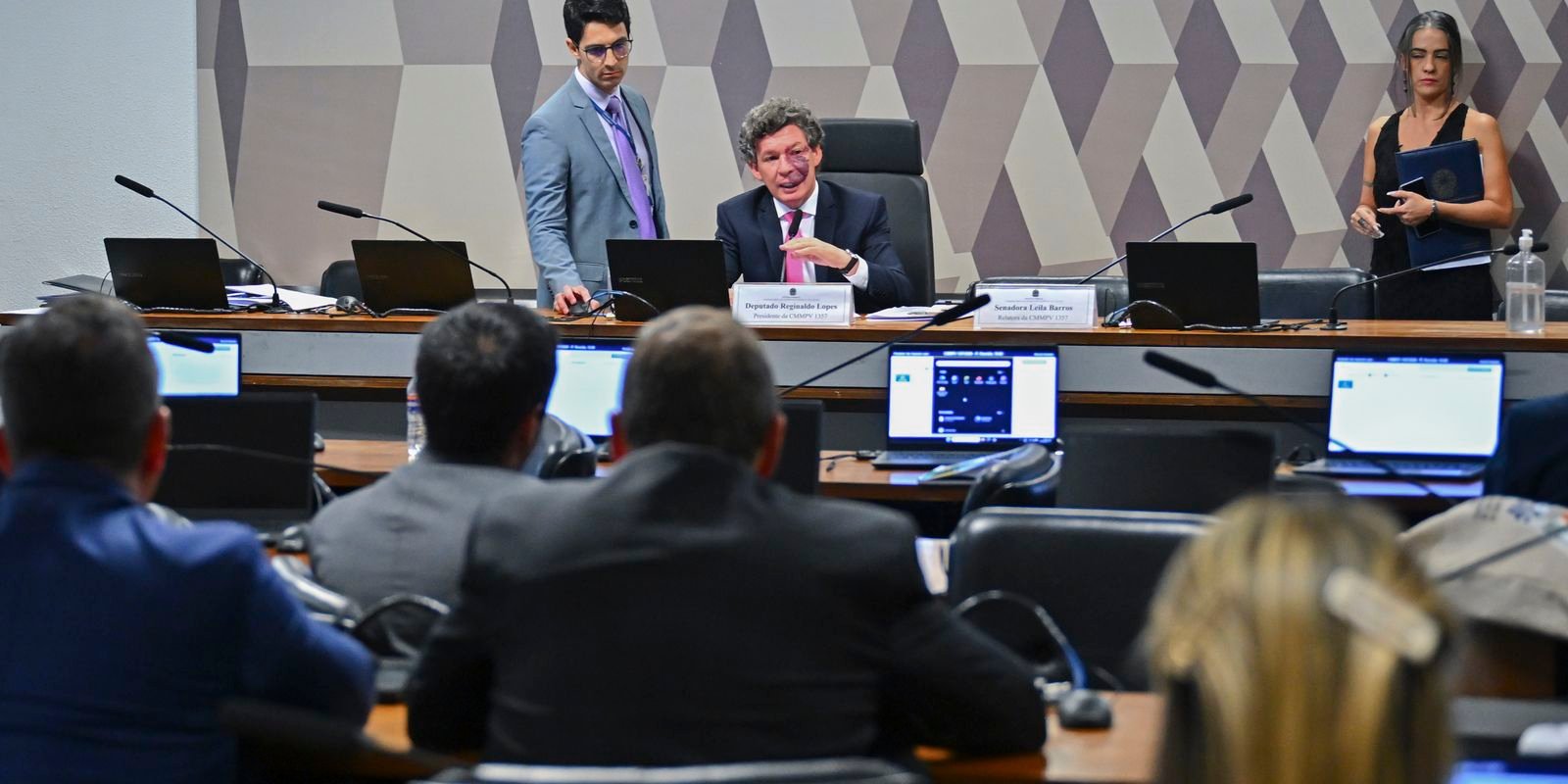 Votação da MP que Elimina a ‘Taxa das Blusinhas’ é Adiada para Esta Quarta-Feira