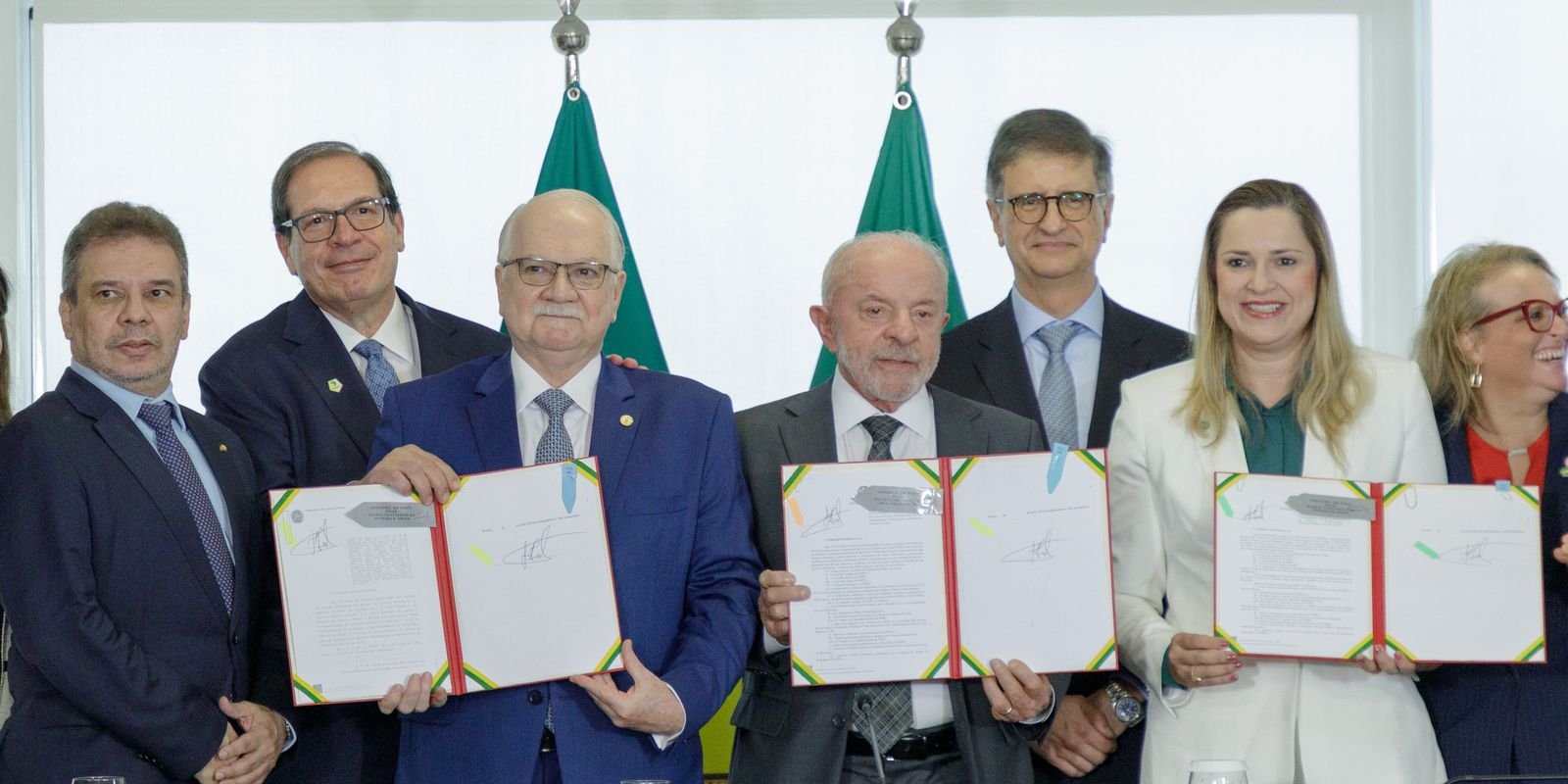 Governo Federal Sanciona Leis para Reforçar Fundos do Sistema Judiciário