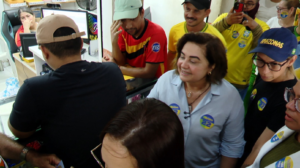 Professora Maria do Carmo Propõe Educação Integral Durante Visita à Feira em Manaus