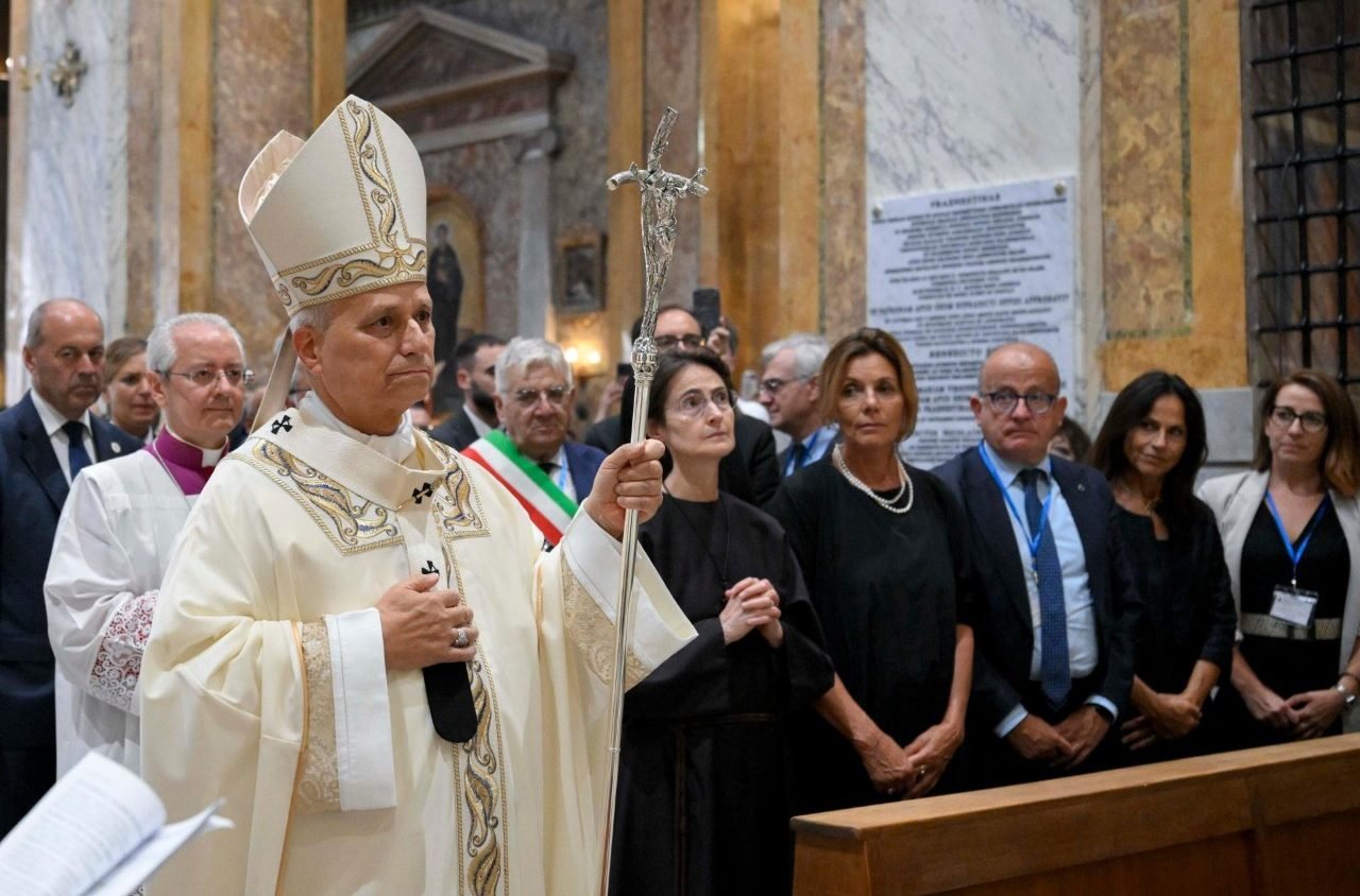 Papa Francisco em Genazzano: Mensagem de Paz e Esperança na Celebração do Nascimento de Maria