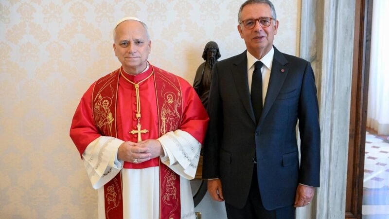 Encontro entre Papa e Presidente de Portugal: Diálogo sobre Paz e Relações Bilaterais