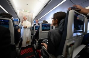 Papa Leão XIV Envia Mensagem de Paz Durante Visita à França