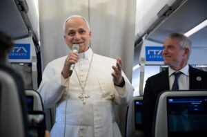 Papa Francisco Apela por Diálogo em Meio a Conflitos e Interesses Econômicos