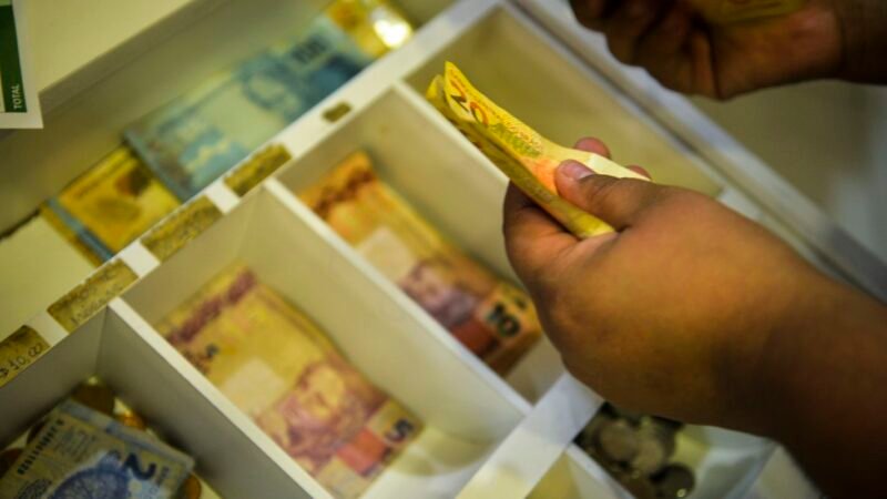 INPC Registra Deflação em Agosto e Acumula 3,98% em 12 Meses