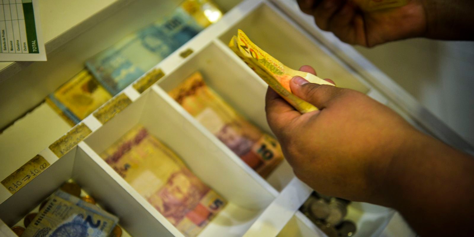 INPC Registra Deflação em Agosto e Acumula 3,98% em 12 Meses
