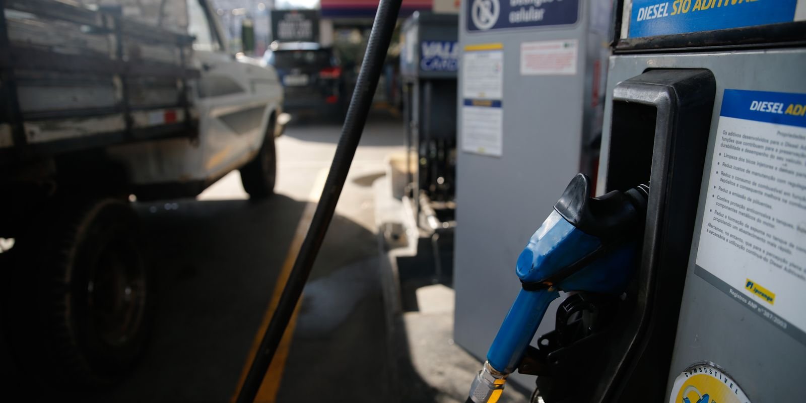 Governo Amplia Subsídios para Combustíveis em Resposta à Alta do Petróleo
