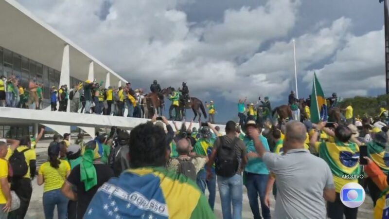 Mulher Condenada por Atos Golpistas em RO Foge Após Decisão do STF