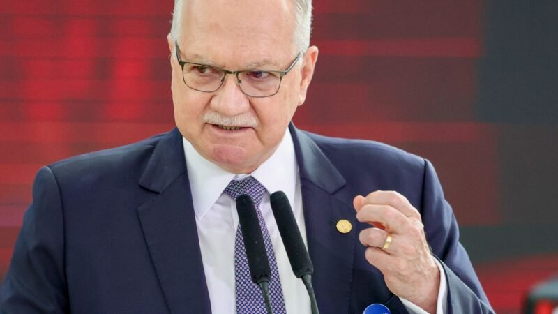 Fachin Estabelece Prazo para Respostas de Mendonça e Gonet sobre Acusações de Moraes