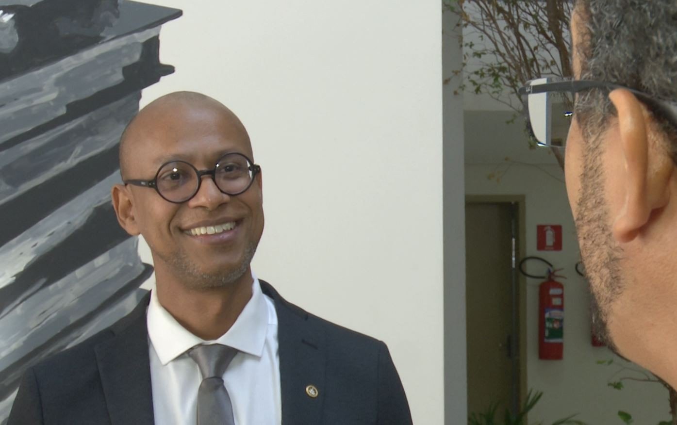 Controvérsia e Racismo: Demissão de Juiz em Rondônia Gera Debate Legal e Social