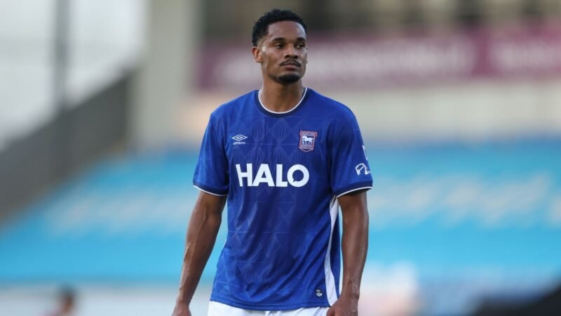 Reds Buscam Primeira Vitória na Competição Contra Ipswich Town