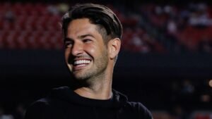 Alexandre Pato se Torna Co-Proprietário de Clube Inglês Após Aprovação de Compra