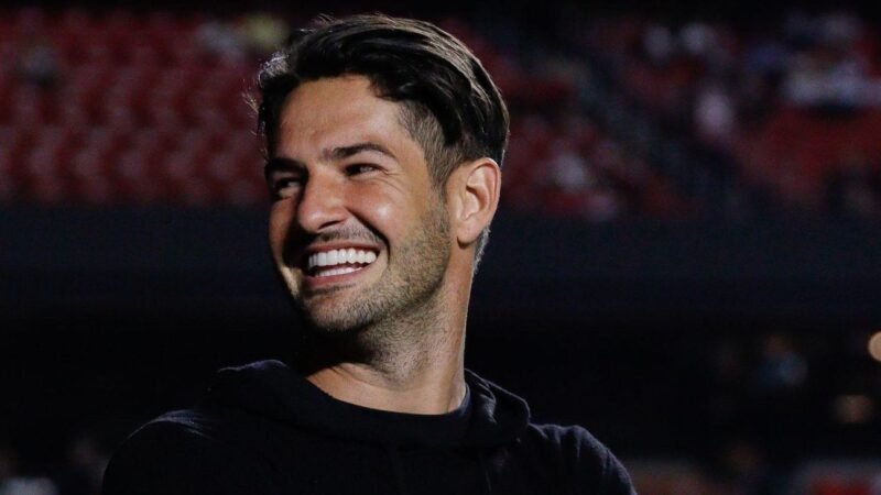 Alexandre Pato se Torna Co-Proprietário de Clube Inglês Após Aprovação de Compra