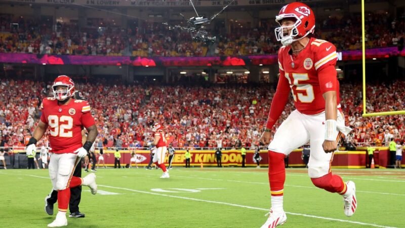 Kansas City Chiefs Dominam Denver Broncos em Retorno Triunfal de Mahomes e Estreia Brilhante de Kenneth Walker III