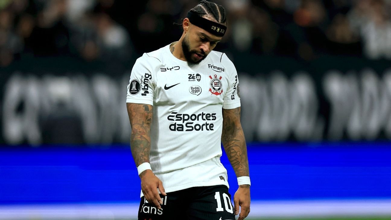 Memphis Depay é deixado de fora da convocação da seleção holandesa por Xavi
