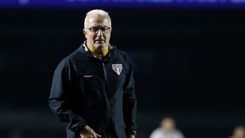 Dorival analisa impacto do protesto silencioso da torcida do São Paulo e esclarece declarações mal interpretadas