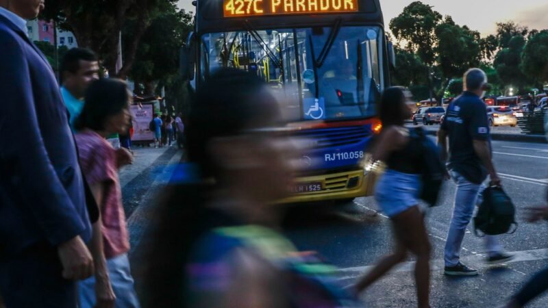 Solidão e Exaustão: Fatores que Aumentam a Abstenção Eleitoral no Brasil