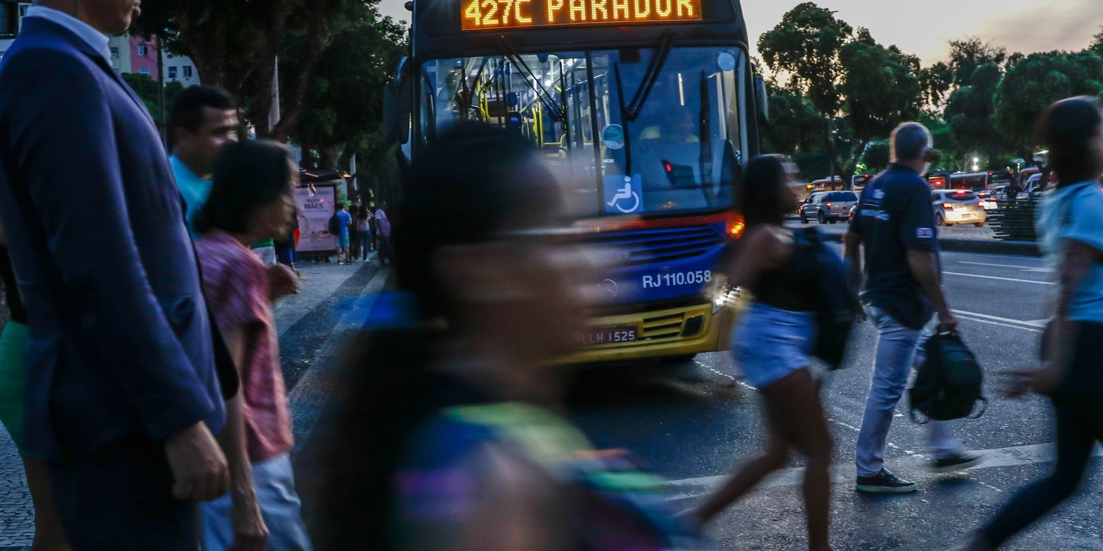 Solidão e Exaustão: Fatores que Aumentam a Abstenção Eleitoral no Brasil