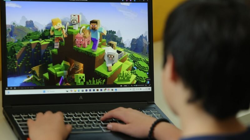 Impacto do Uso Excessivo de Telas na Saúde Ocular de Crianças e Adolescentes