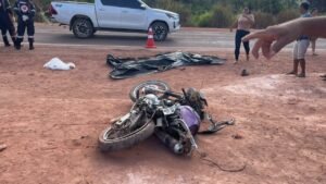 Acidente Fatal na BR-163 Deixa Motorista Ferido e Motociclista Morto