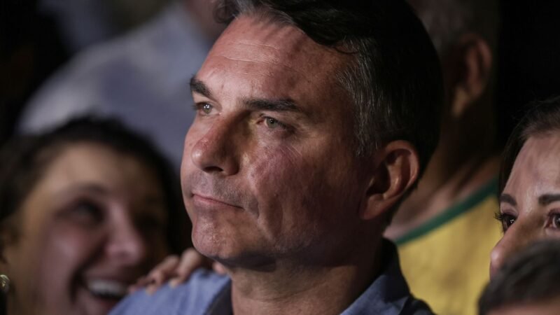 Flávio Bolsonaro Recebe Multa por Impulsionamento Irregular contra Lula