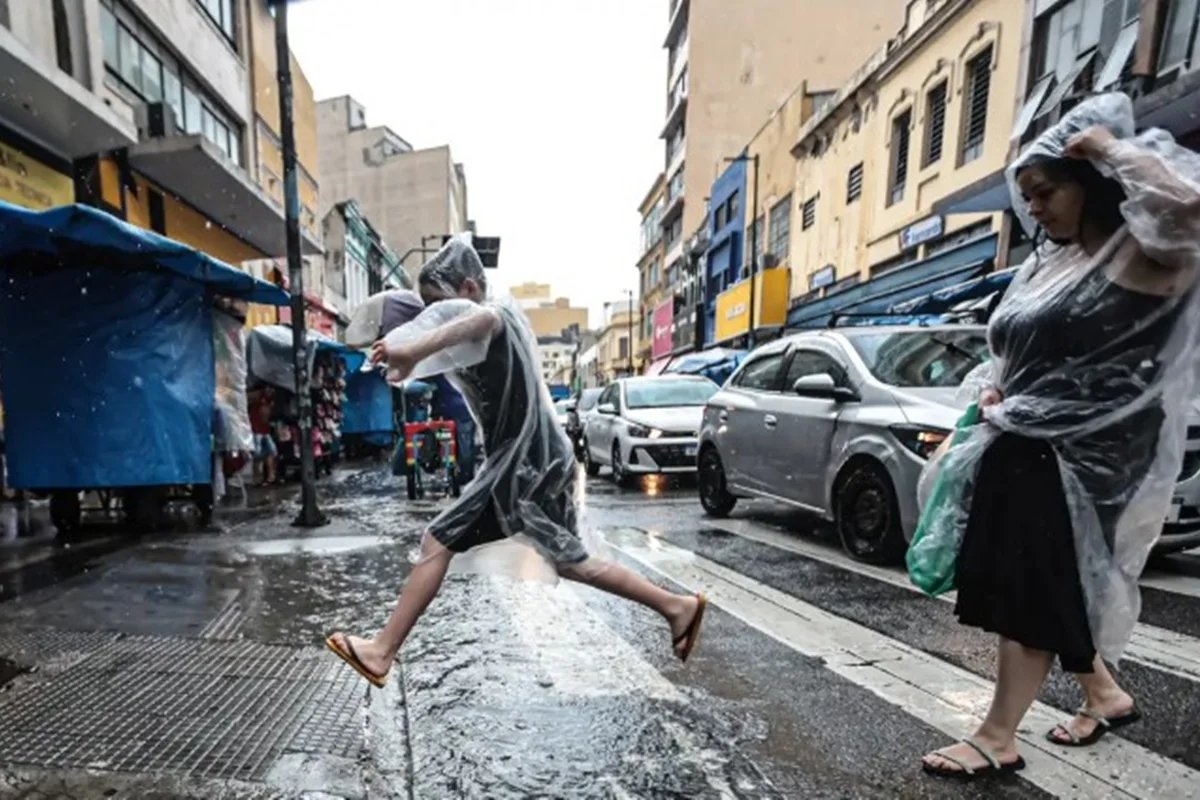 Condições Climáticas no Brasil: Chuvas Intensas no Sul e Sudeste, e Secura no Nordeste