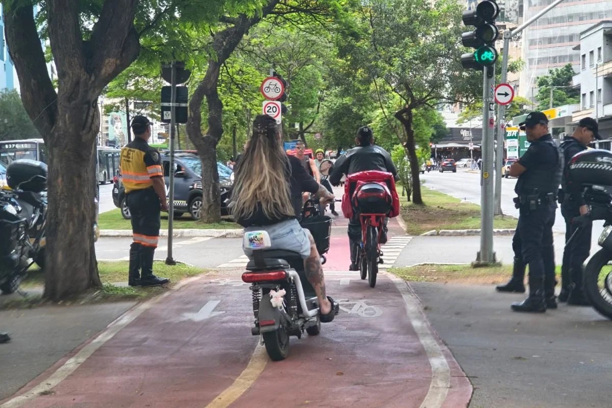 Foco na Faria Lima: Educação e Fiscalização de Bicicletas Elétricas
