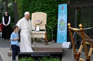 Papa Anuncia Iniciativa Global de Oração por Paz com Crianças