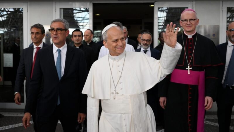 Papa Francisco deixa hospital e agradece ao apoio popular