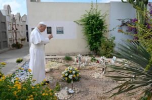 A Transformadora Experiência do Padre Carmelo Rizzo em Lampedusa