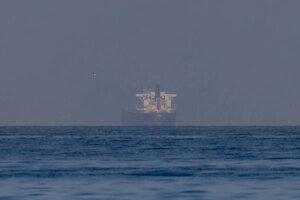 Fechamento de Praias nos Emirados Árabes devido a Vazamento de Petróleo