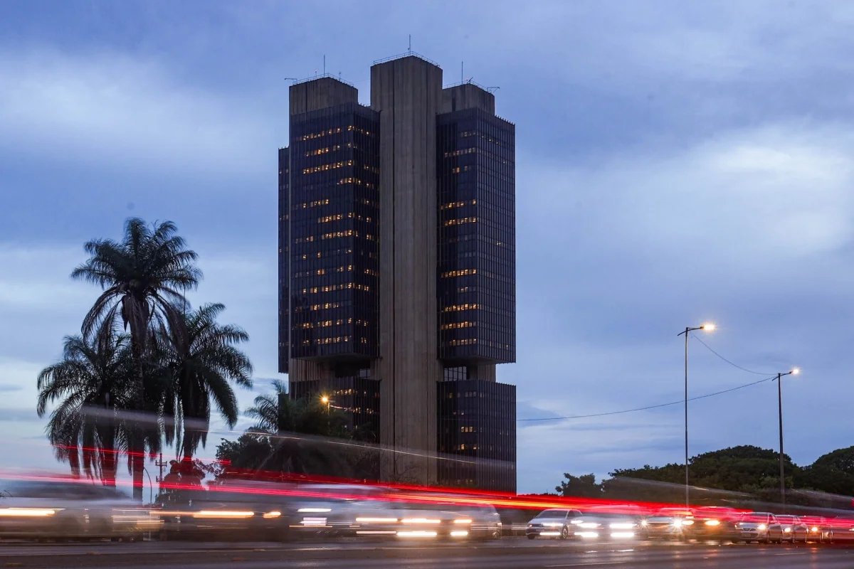Mercado Ajusta Projeções de Inflação e PIB em Relatório do Banco Central