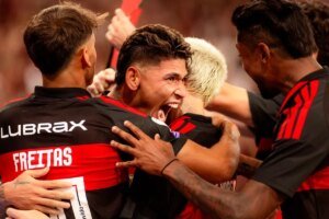 Flamengo Assume Liderança e Aumenta Chances de Título no Brasileirão