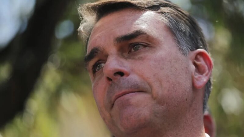 Flávio Bolsonaro Enfrenta Novo Inquérito no STF por Suspeitas de Lavagem de Dinheiro