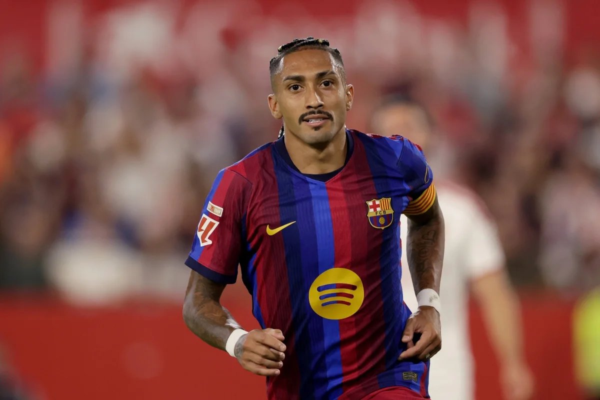 Raphinha Retorna aos Treinos e Pode Jogar Contra o Bétis