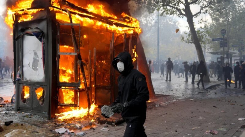 Proibição de Manifestações em Paris Visando a Segurança Pública