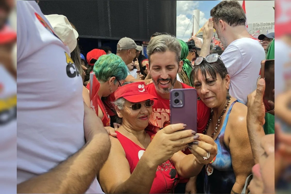Leandro Grass Participa de Ato em Defesa de Direitos em Brasília