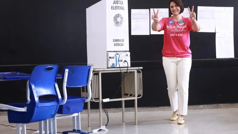 TRE-DF Rejeita Multa a Michelle Bolsonaro por Despejo de Santinhos