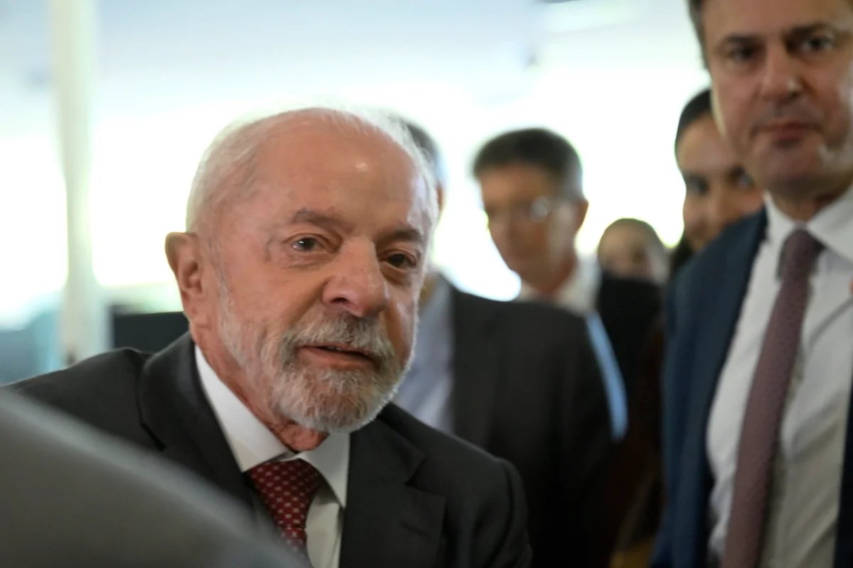 Artistas Orientados a Usar Branco em Atos pela Democracia