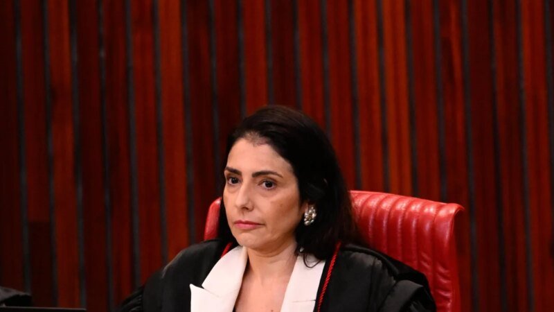 Ministra Estela Revela Desafios e Sobrecarga no TSE ao Despachar até 50 Processos Diários