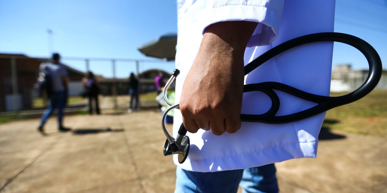 Congresso Nacional Institui Exame Obrigatório para Registro de Médicos