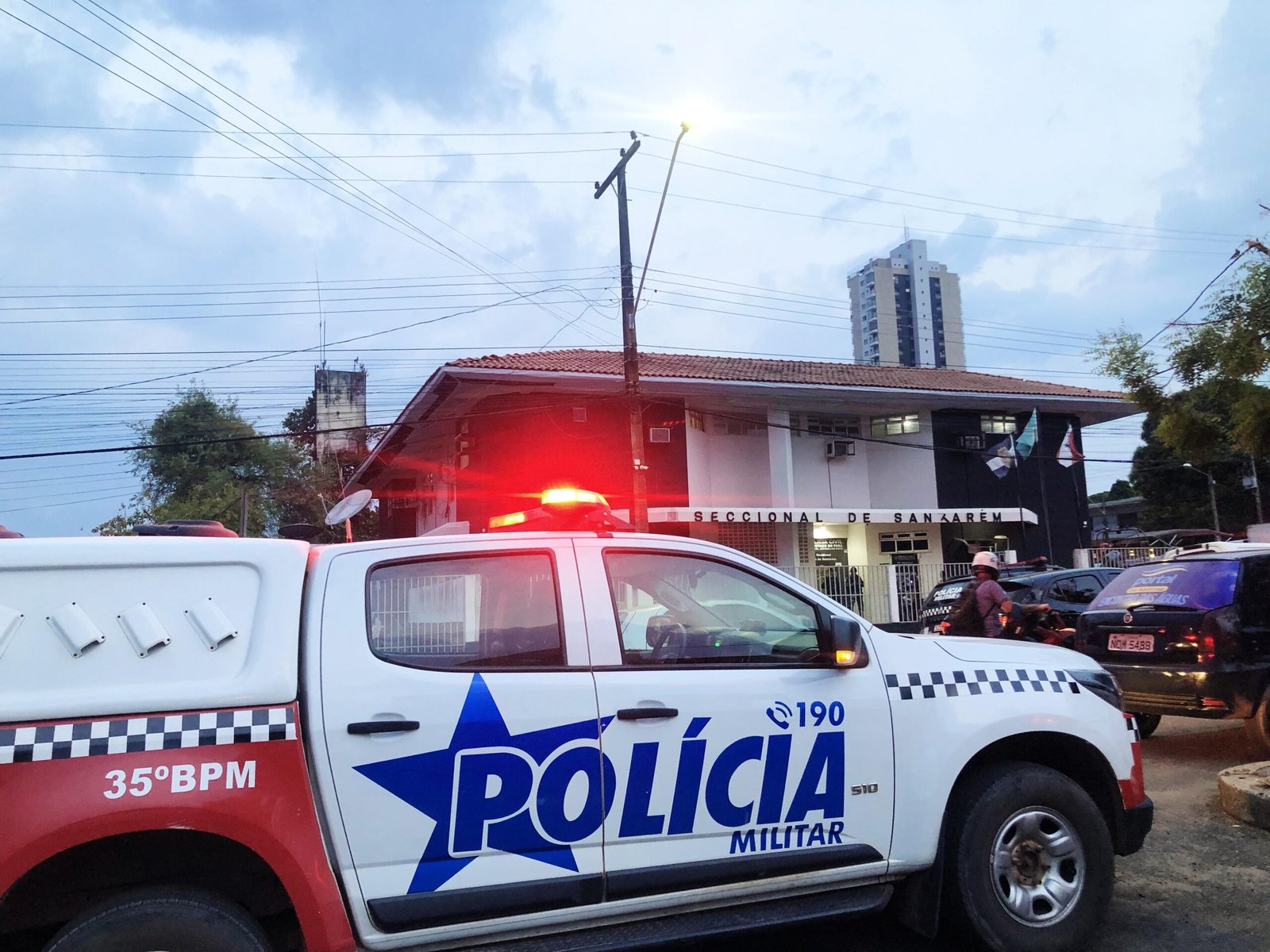 Furto em Residência em Santarém: Homem Perde Cordão de Ouro e Dinheiro