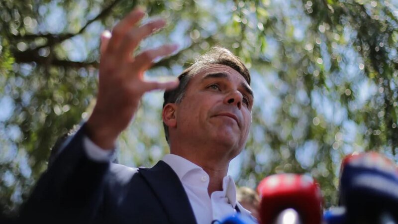 Protestos e Mobilização: Abaixo-assinado Contra Título de Cidadão a Flávio Bolsonaro Reúne 136 Mil Assinaturas