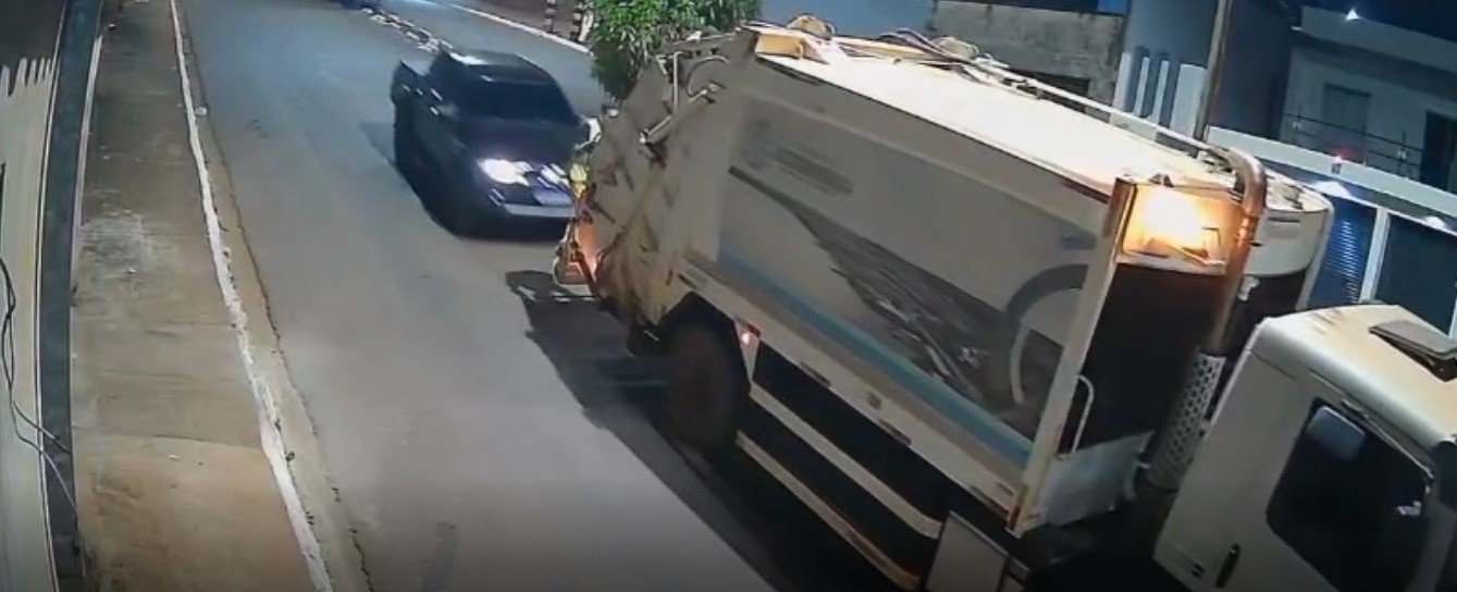 Acidente em Altamira: Caminhonete colide com caminhão de lixo e gari fica ferido